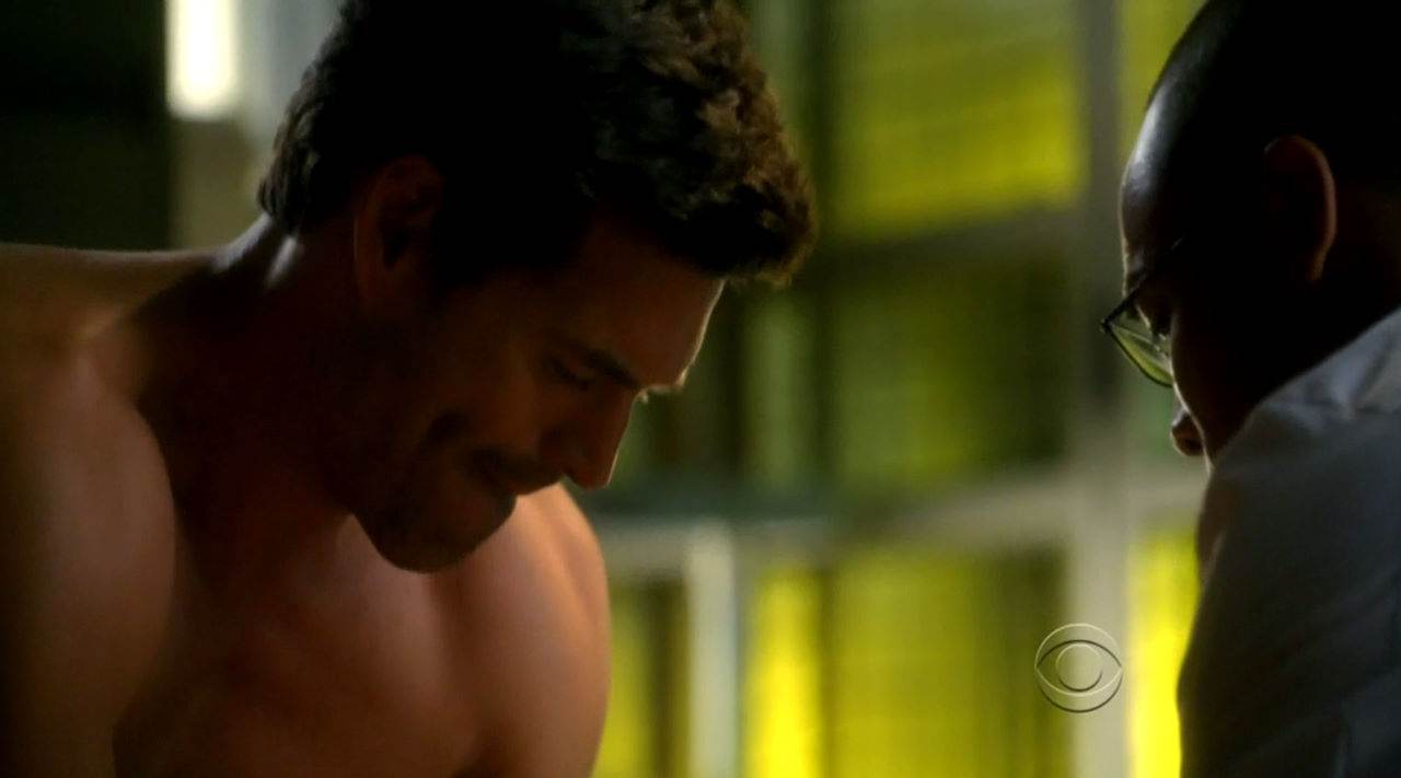 Eddie Cibrian Gets Shirtless in His "CSI: Miami" Debut