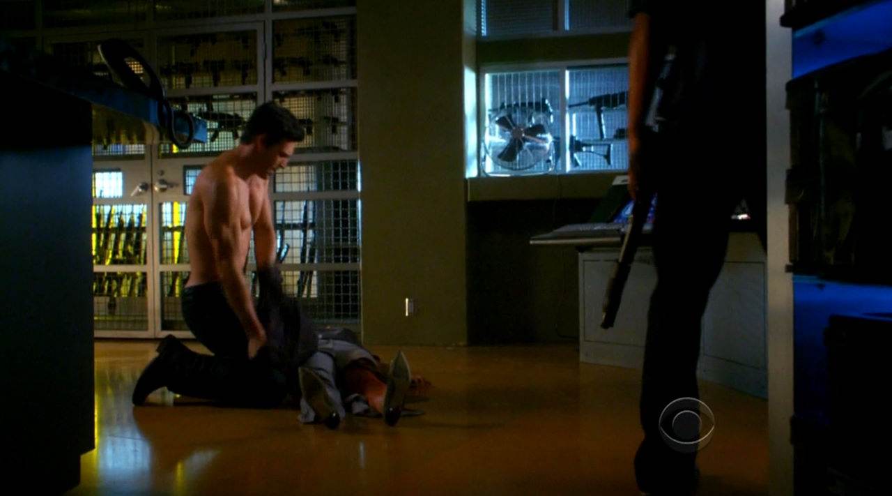 Eddie Cibrian Gets Shirtless in His "CSI: Miami" Debut