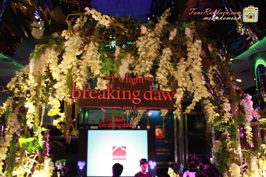 โทนี่ รากแก่น & แมท ภีรนีย์ @ งานPremiere Twilight Saga Breaking Dawn