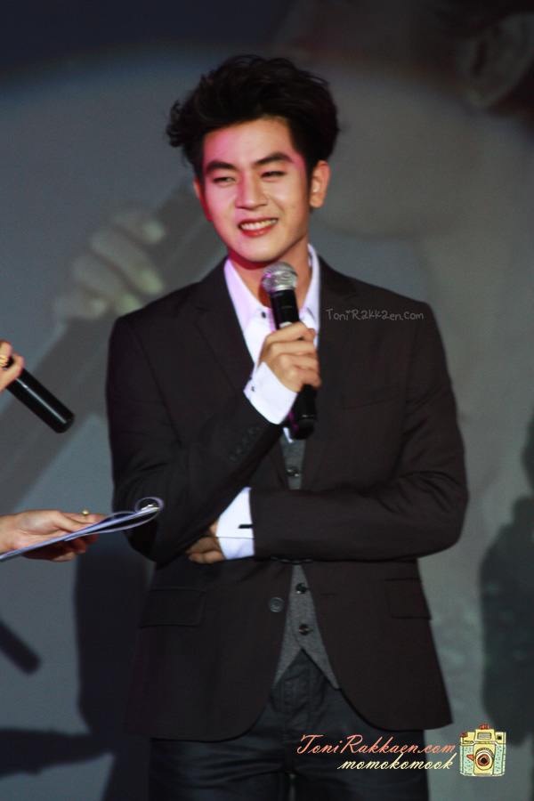 โทนี่ รากแก่น & แมท ภีรนีย์ @ งานPremiere Twilight Saga Breaking Dawn