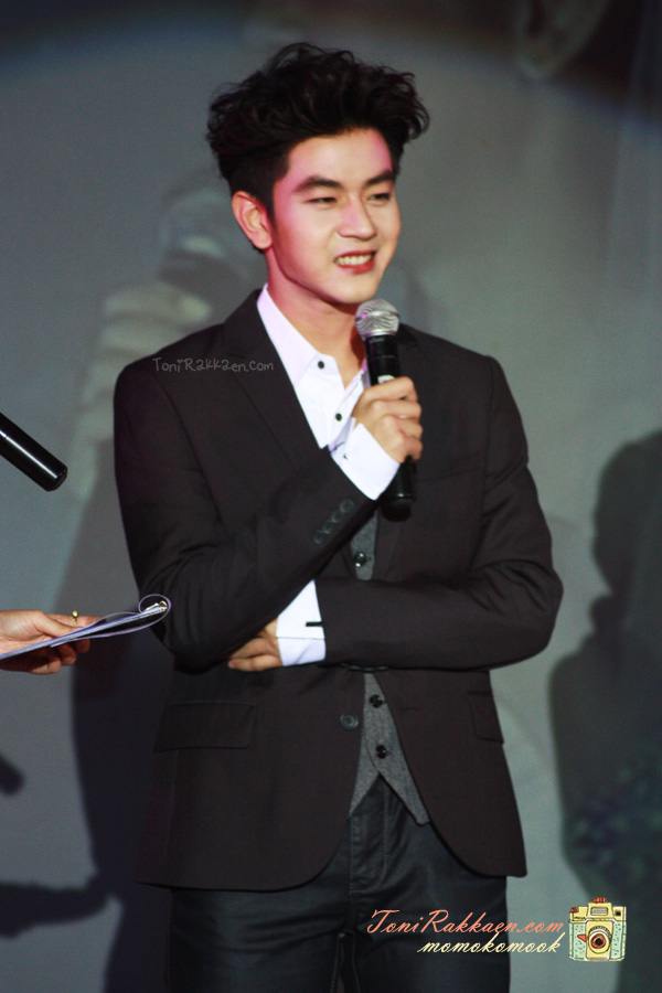 โทนี่ รากแก่น & แมท ภีรนีย์ @ งานPremiere Twilight Saga Breaking Dawn