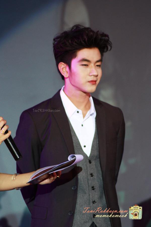 โทนี่ รากแก่น & แมท ภีรนีย์ @ งานPremiere Twilight Saga Breaking Dawn