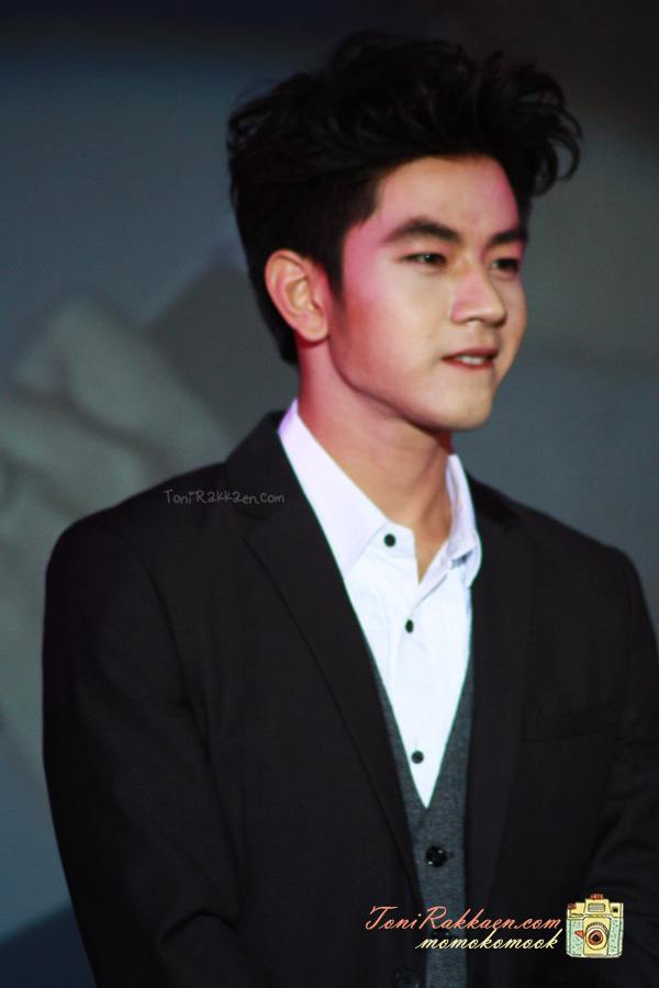โทนี่ รากแก่น & แมท ภีรนีย์ @ งานPremiere Twilight Saga Breaking Dawn