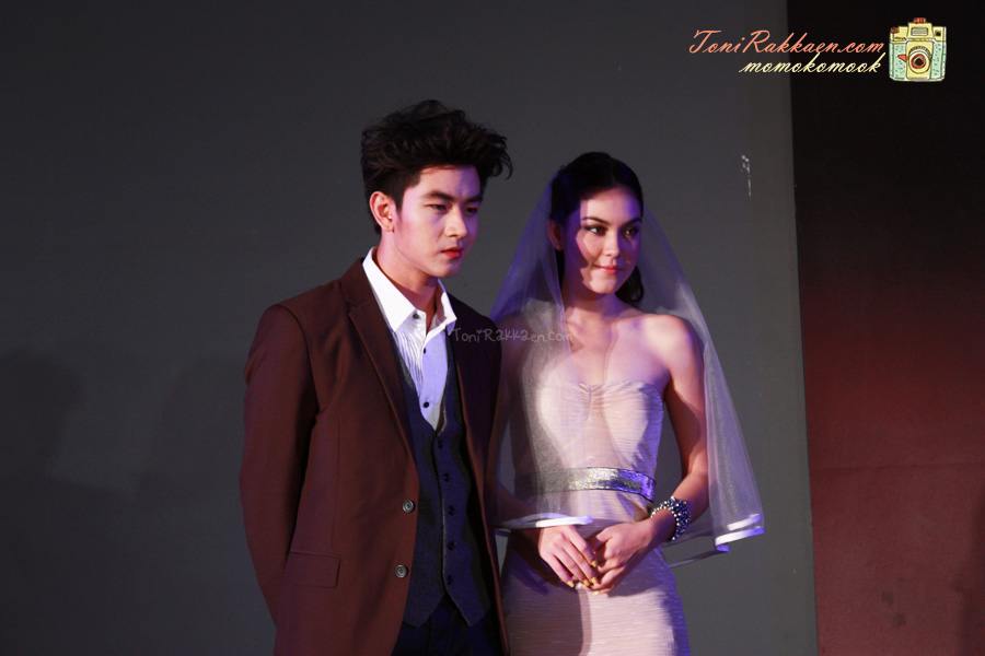 โทนี่ รากแก่น & แมท ภีรนีย์ @ งานPremiere Twilight Saga Breaking Dawn