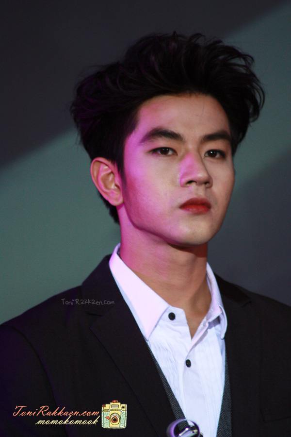 โทนี่ รากแก่น & แมท ภีรนีย์ @ งานPremiere Twilight Saga Breaking Dawn