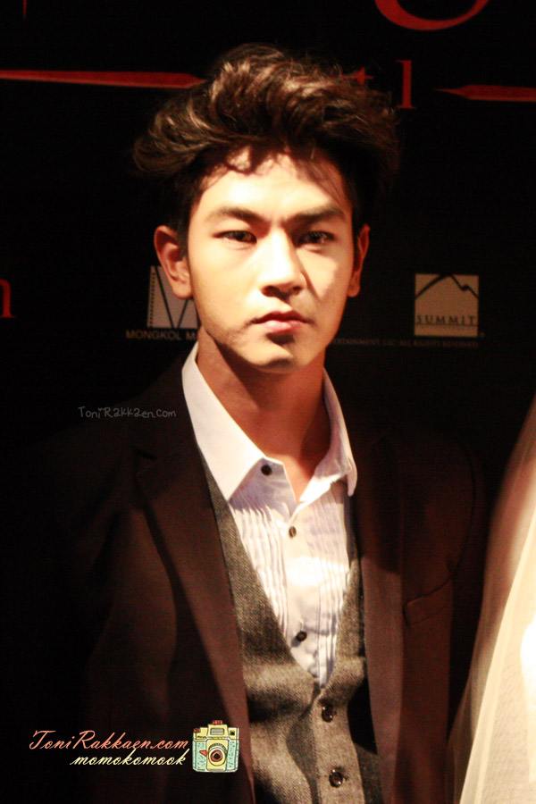 โทนี่ รากแก่น & แมท ภีรนีย์ @ งานPremiere Twilight Saga Breaking Dawn