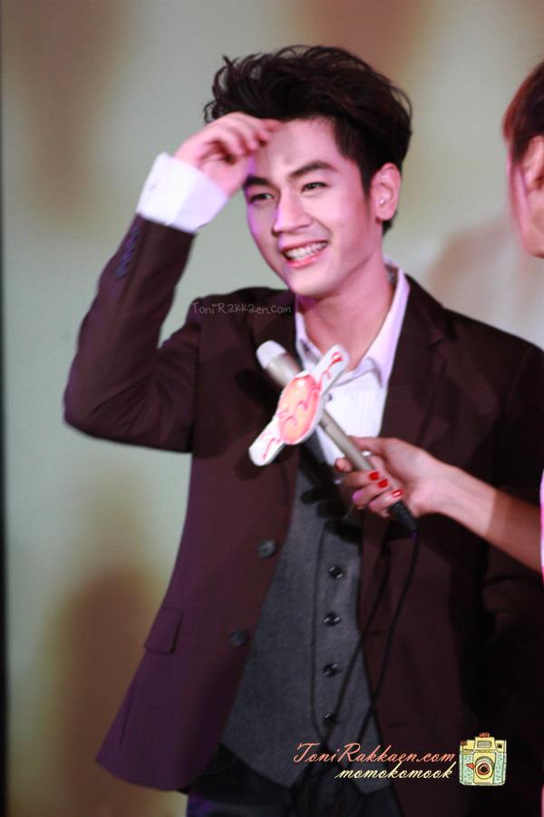 โทนี่ รากแก่น & แมท ภีรนีย์ @ งานPremiere Twilight Saga Breaking Dawn