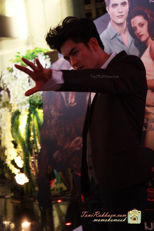 โทนี่ รากแก่น & แมท ภีรนีย์ @ งานPremiere Twilight Saga Breaking Dawn