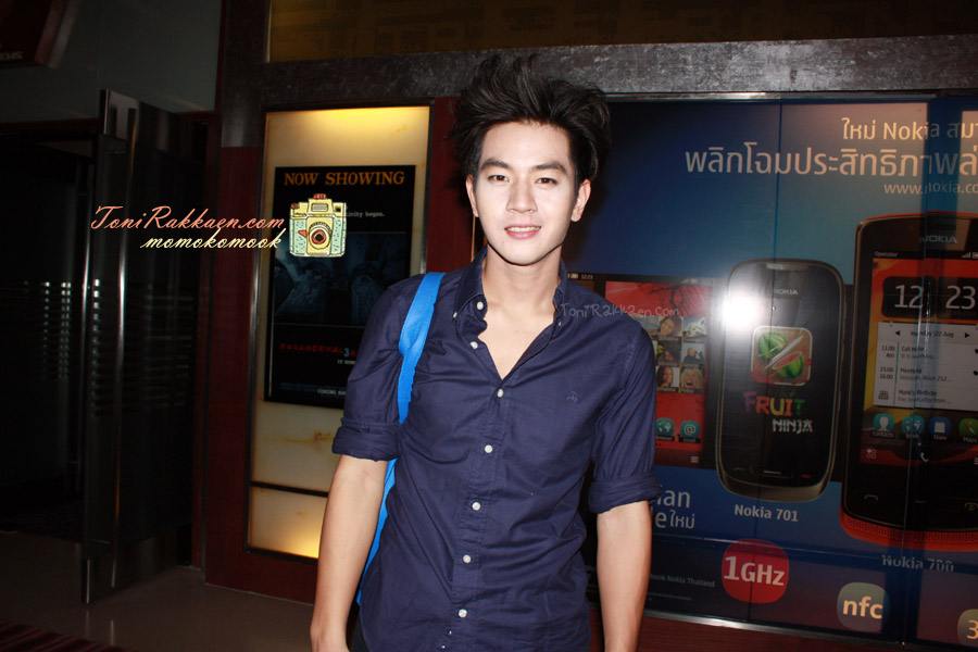 โทนี่ รากแก่น & แมท ภีรนีย์ @ งานPremiere Twilight Saga Breaking Dawn