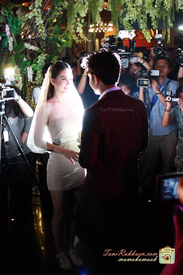 โทนี่ รากแก่น & แมท ภีรนีย์ @ งานPremiere Twilight Saga Breaking Dawn