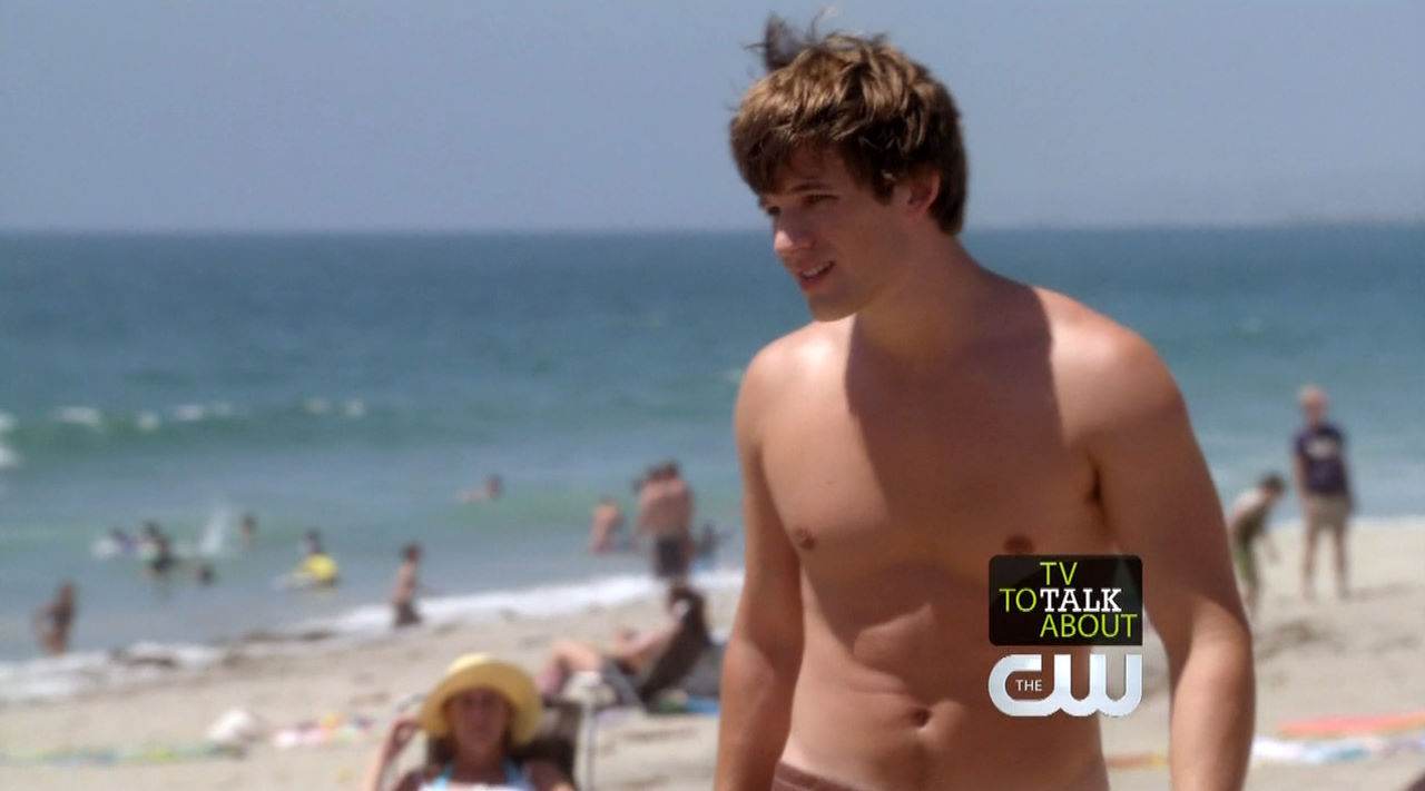 Matt Lanter Shirtless In 90210 Ep 2×02