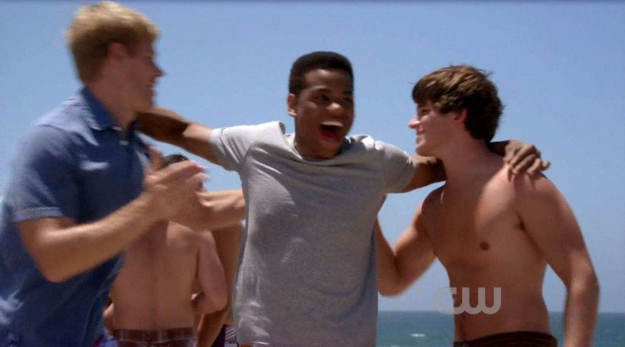 Matt Lanter Shirtless in "90210" Ep 2×02