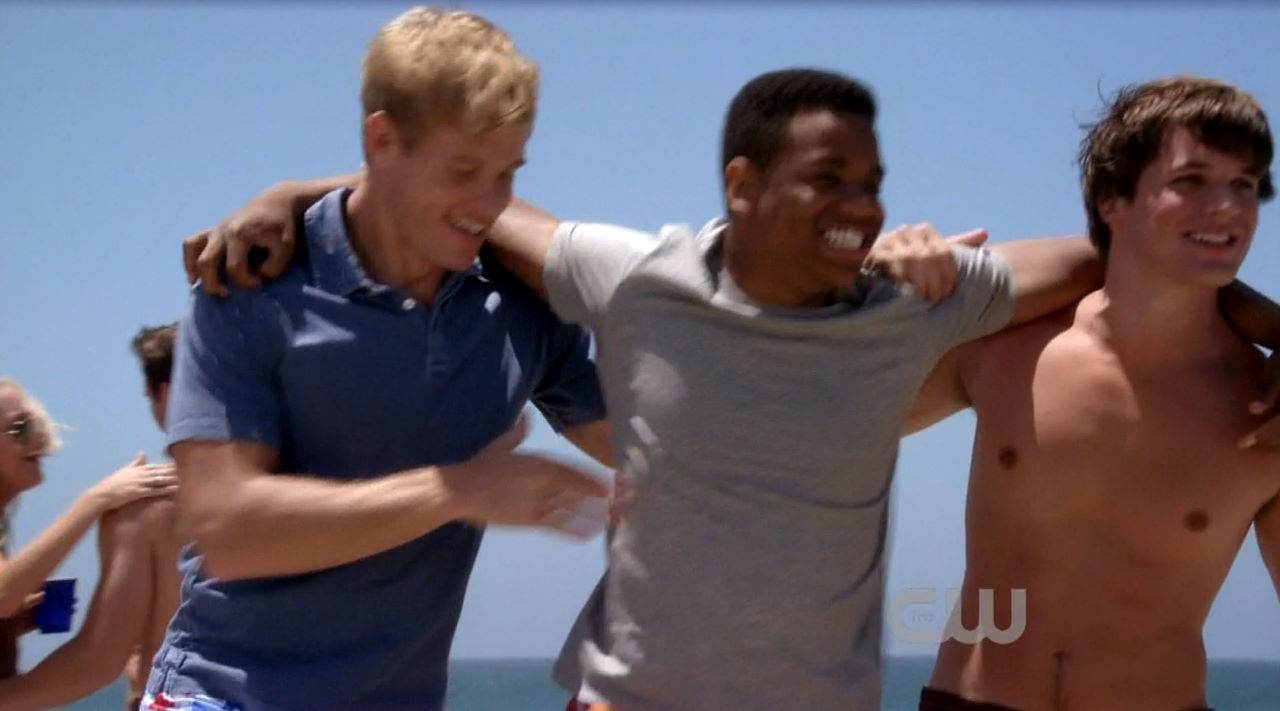 Matt Lanter Shirtless in "90210" Ep 2×02