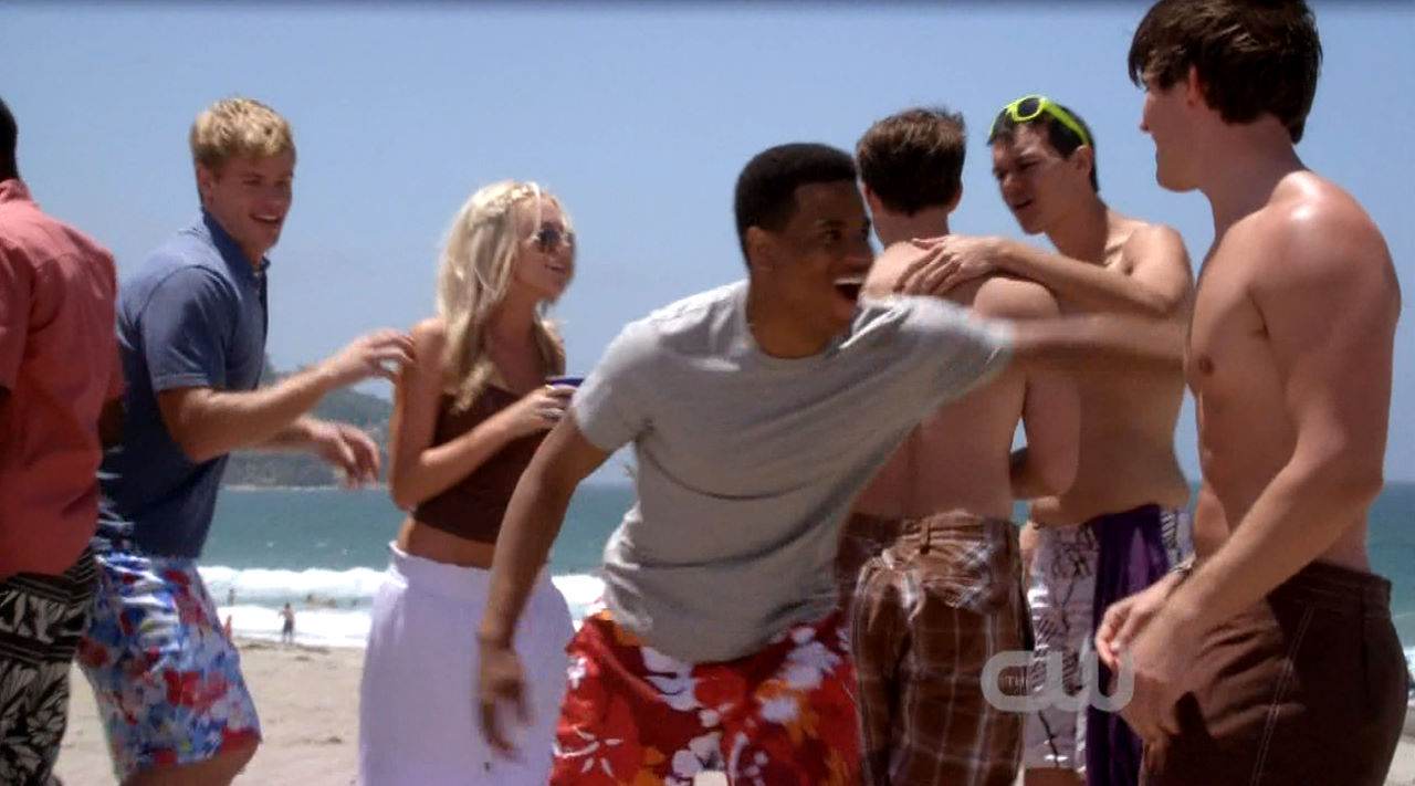 Matt Lanter Shirtless in "90210" Ep 2×02