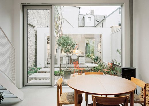 Urban Townhouse Design &ndash; Modern Contemporary Townhouse Stands Out