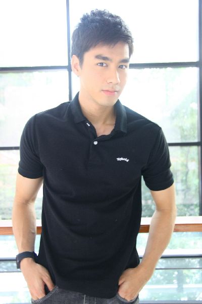 เพ็ชร ฐกฤต พระเอกหน้าใหม่