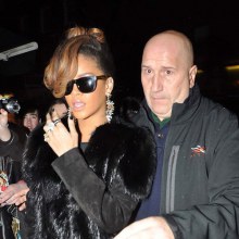 Rihanna ในชุด Fur ในวัน Thanksgiving ที่ Ireland!