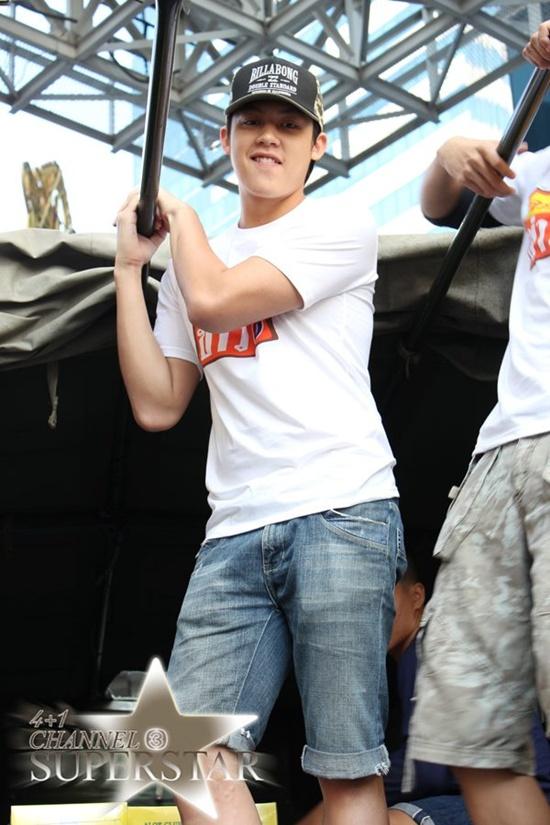 หมาก-บอย-เคน ลงพื้นที่ช่วยผู้ประสบภัยน้ำท่วมกับครอบครัวข่าว 3