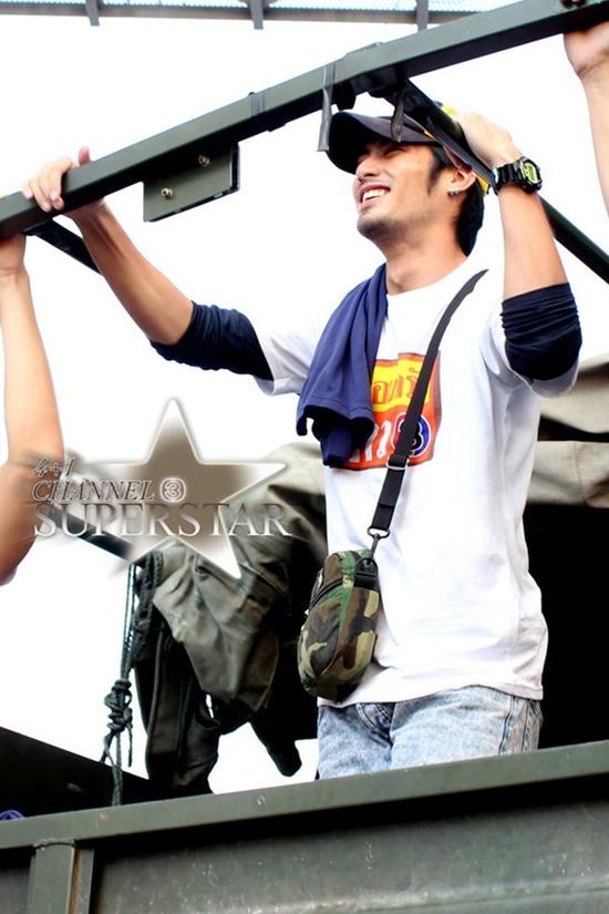 หมาก-บอย-เคน ลงพื้นที่ช่วยผู้ประสบภัยน้ำท่วมกับครอบครัวข่าว 3