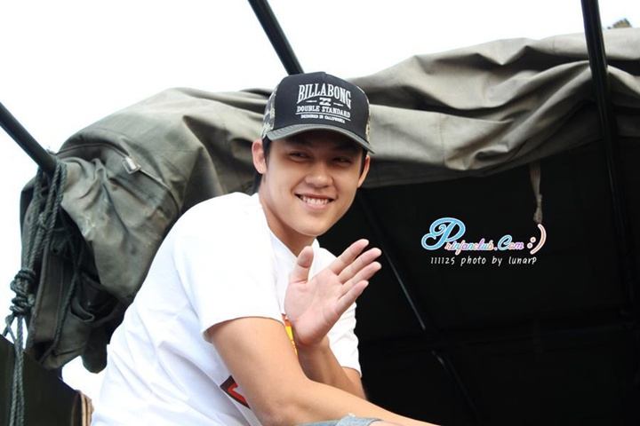 หมาก-บอย-เคน ลงพื้นที่ช่วยผู้ประสบภัยน้ำท่วมกับครอบครัวข่าว 3