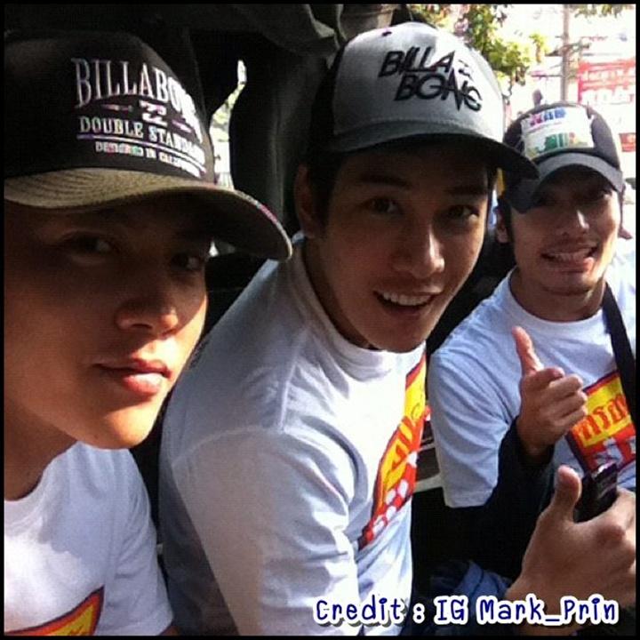 หมาก-บอย-เคน ลงพื้นที่ช่วยผู้ประสบภัยน้ำท่วมกับครอบครัวข่าว 3