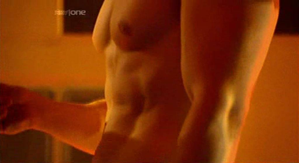 Paul Telfer Likes to Take His Clothes Off!