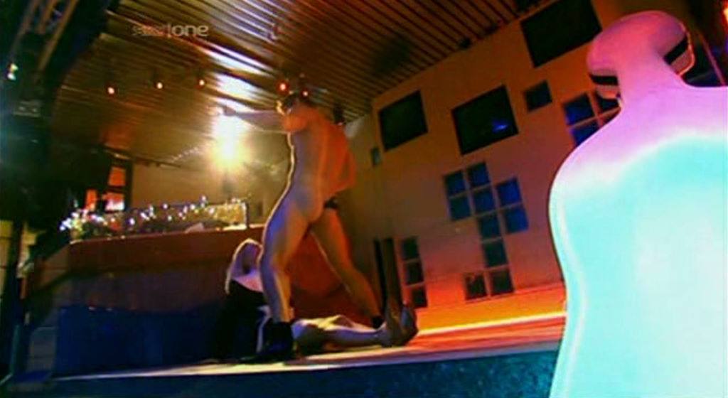 Paul Telfer Likes to Take His Clothes Off!