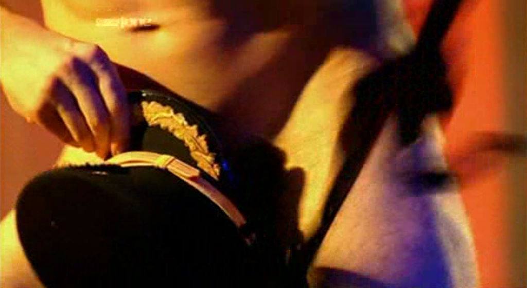 Paul Telfer Likes to Take His Clothes Off!