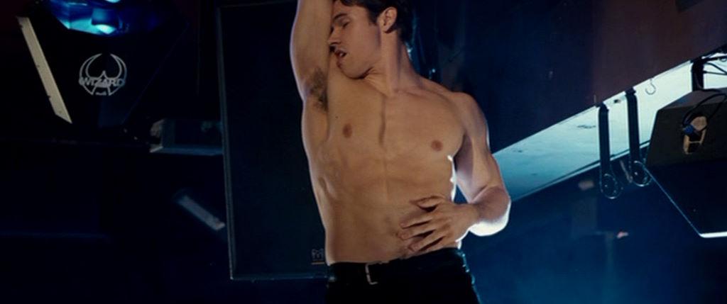 Paul Telfer Likes to Take His Clothes Off!