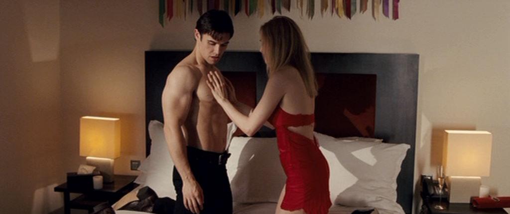 Paul Telfer Likes to Take His Clothes Off!