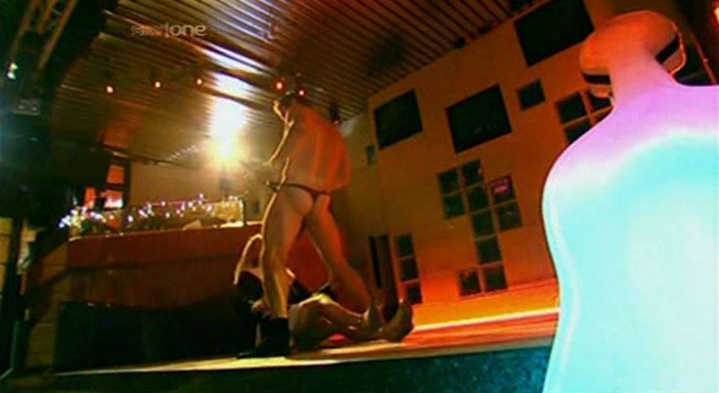 Paul Telfer Likes to Take His Clothes Off!