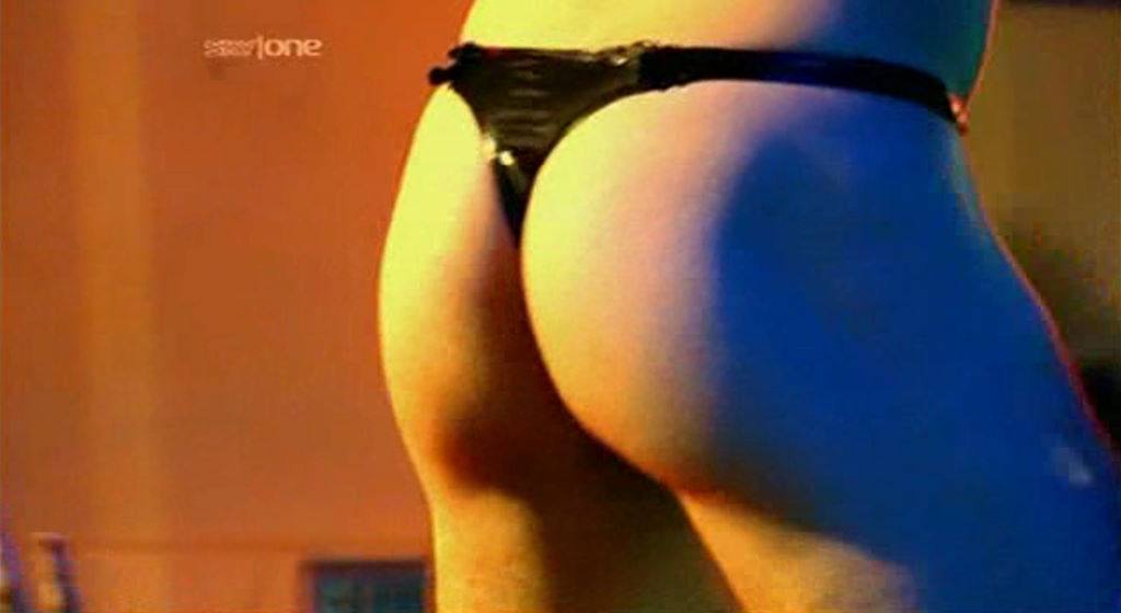 Paul Telfer Likes to Take His Clothes Off!