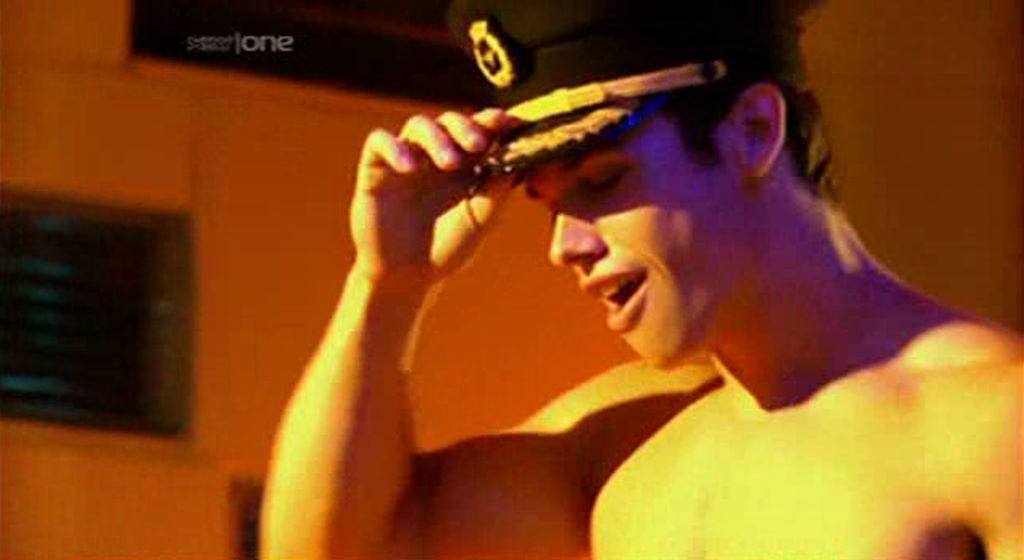 Paul Telfer Likes to Take His Clothes Off!