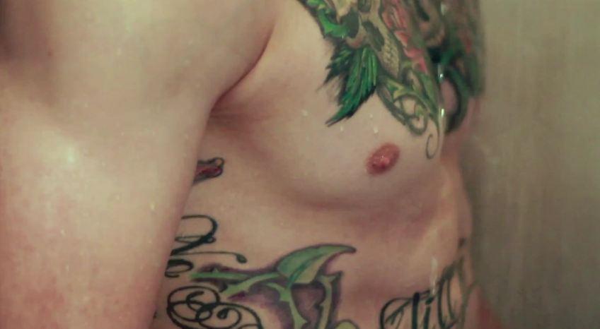 มาดูลอยสักเซ็กซี่ของนายคนนี้กันครับ