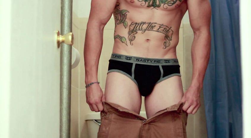 มาดูลอยสักเซ็กซี่ของนายคนนี้กันครับ