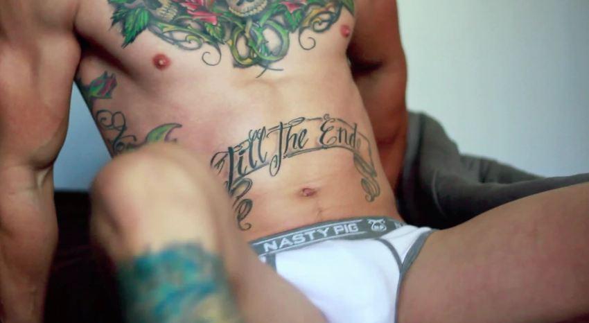 มาดูลอยสักเซ็กซี่ของนายคนนี้กันครับ