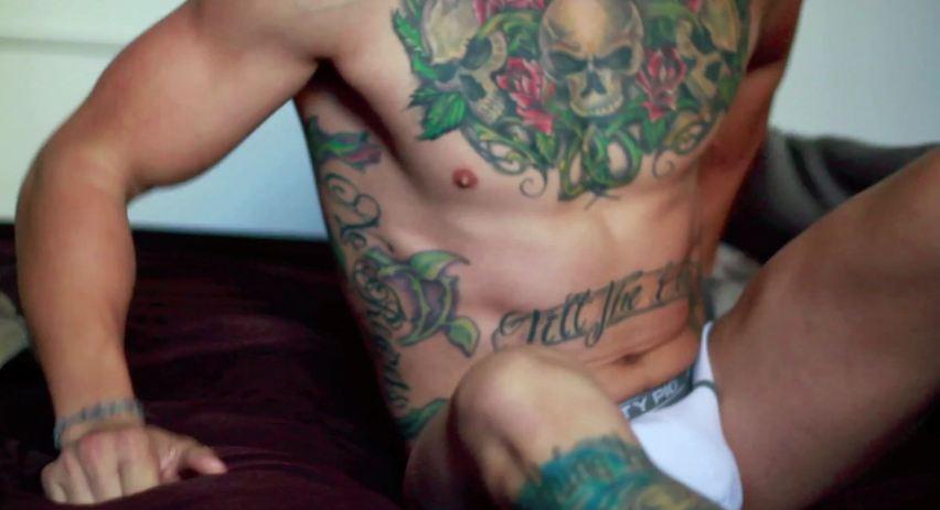 มาดูลอยสักเซ็กซี่ของนายคนนี้กันครับ