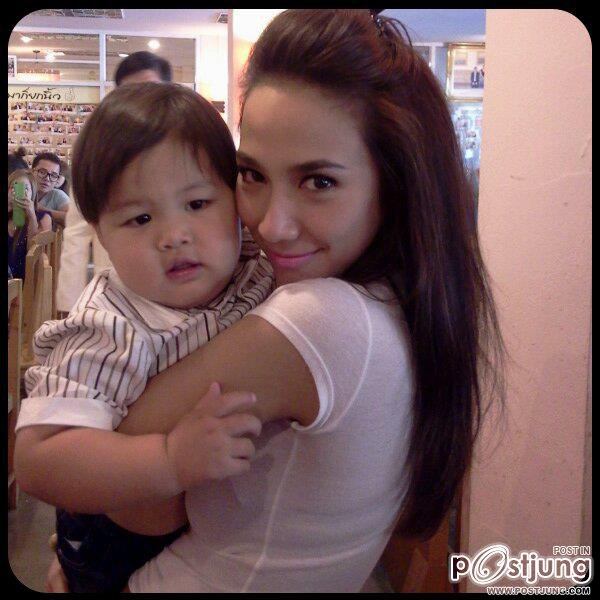 เริ่ดเบาๆสไตส์"อั้ม พัชราภา"ในชุดเสื้อยืดตัวเก๋!!!!!!