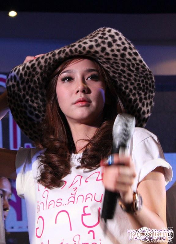 เริ่ดเบาๆสไตส์"อั้ม พัชราภา"ในชุดเสื้อยืดตัวเก๋!!!!!!