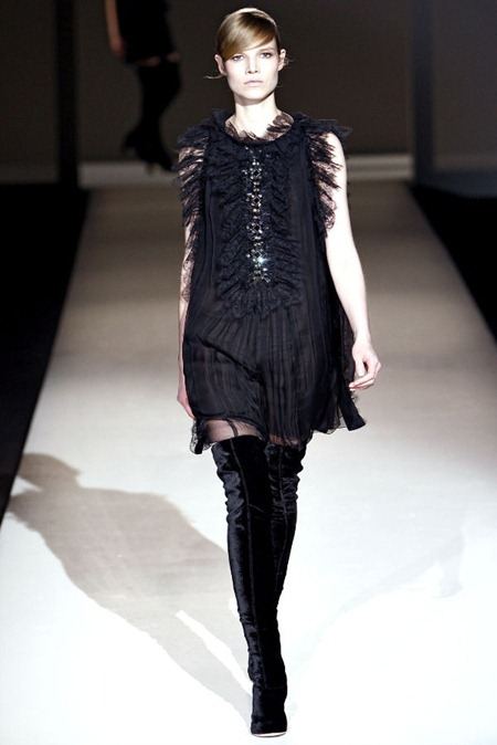 MILAN FASHION WEEK: ALBERTA FERRETTI FALL 2011