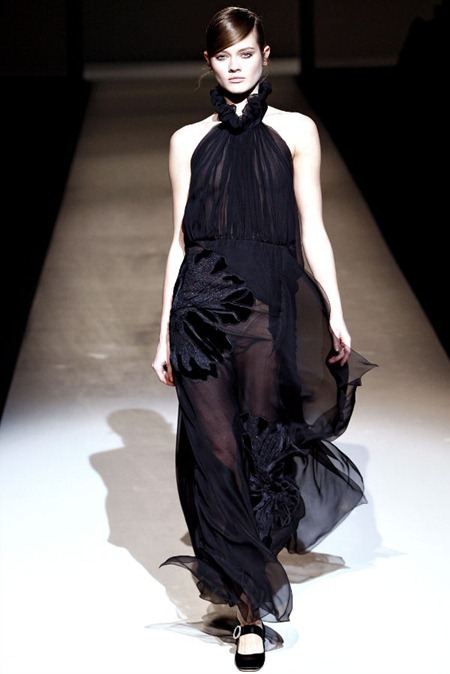 MILAN FASHION WEEK: ALBERTA FERRETTI FALL 2011