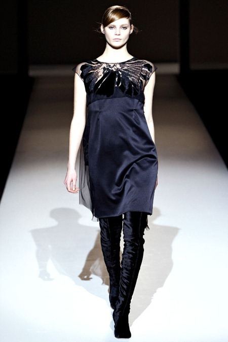 MILAN FASHION WEEK: ALBERTA FERRETTI FALL 2011