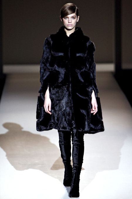 MILAN FASHION WEEK: ALBERTA FERRETTI FALL 2011