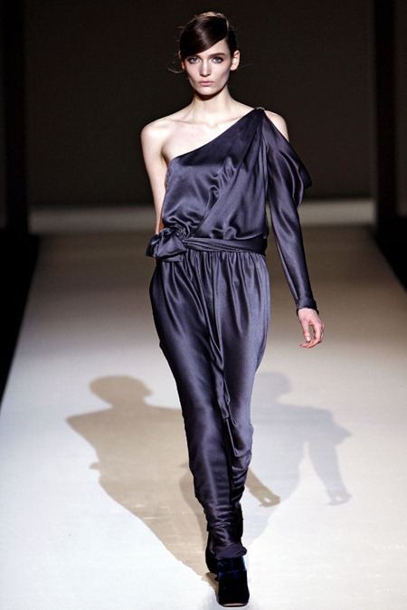 MILAN FASHION WEEK: ALBERTA FERRETTI FALL 2011