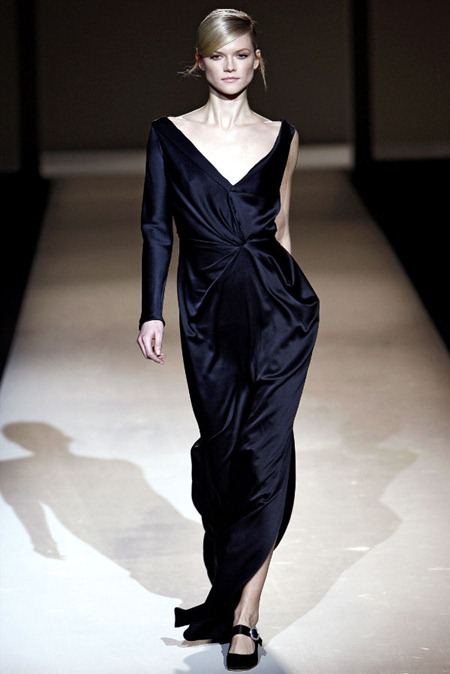 MILAN FASHION WEEK: ALBERTA FERRETTI FALL 2011