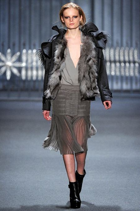 NEW YORK FASHION WEEK: VERA WANG FALL 2011