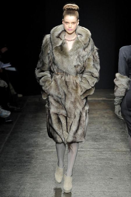 NEW YORK FASHION WEEK: DONNA KARAN FALL 2011