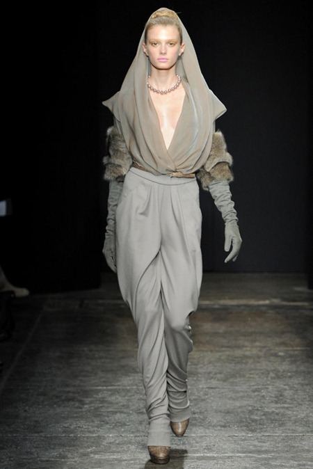 NEW YORK FASHION WEEK: DONNA KARAN FALL 2011