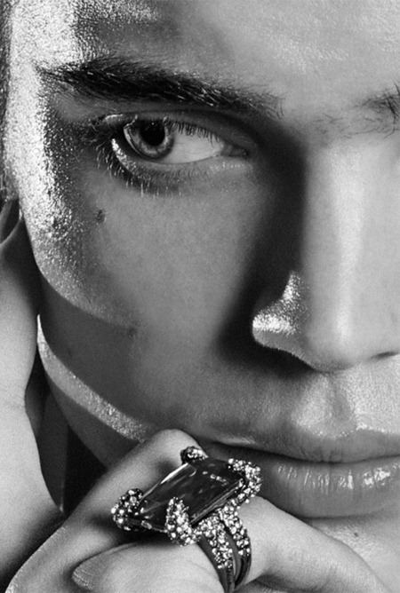 THEONES2WATCH MAGAZINE: RIVER VIIPERI IN "GOODBYE HORSES" BY PHOTOGRAPHER ZEB DAEMEN