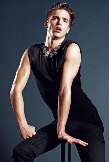 THEONES2WATCH MAGAZINE: RIVER VIIPERI IN "GOODBYE HORSES" BY PHOTOGRAPHER ZEB DAEMEN